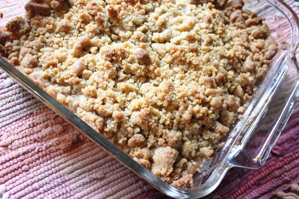 A super easy apple pie like filling topped with a sugar cookie like topping and you have an apple crumble that everybody will enjoy!