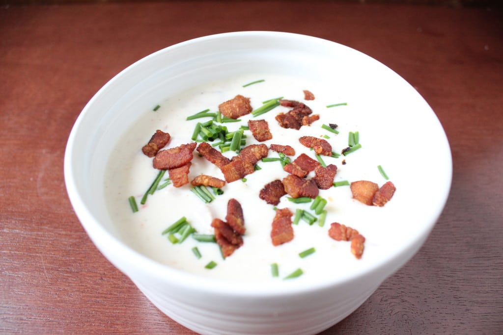A creamy based soup, swiss cheese, cubed ham, and topped with crispy bacon and chives, this Chicken Cordon Bleu Soup will be perfect to warm up too. | EverydayMadeFresh.com