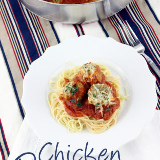 Love Chicken Parm, but hate the length of time it takes to make, and the mess it creates? These Chicken Parmesan Meatballs are the answer! Simple, quick, and oh so tasty! | EverydayMadeFresh.com
