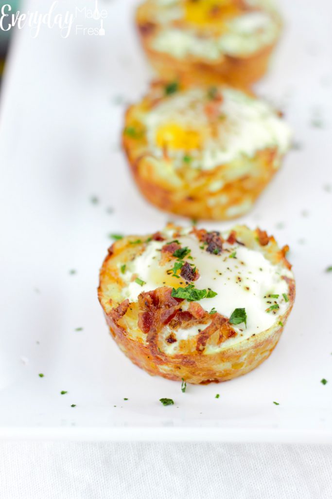 When your short on time these Cheesy Hash Brown Egg Cups are the perfect go-to breakfast. Crispy and cheesy hashbrowns on the bottom, topped with a perfectly cooked egg, baked in the oven, you'll not only save time, but also clean-up.  | EverydayMadeFresh.com