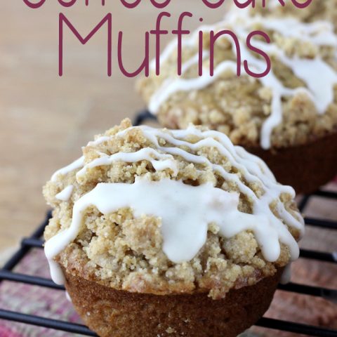 Hints of cinnamon fill these Coffee Cake Muffins with a great flavor, while the streusel topping make for an excellent crunch, and finished off with a drizzle of vanilla bean icing! | EverydayMadeFresh.com