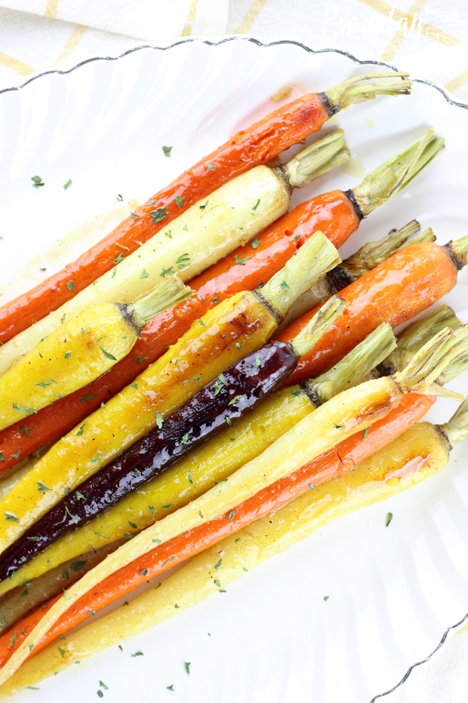 These Orange Maple Roasted Carrots are an easy and delicious side dish that everyone will love. Ready in 20 minutes, and only requires 6 ingredients. | EverydayMadeFresh.com