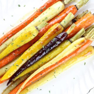 These Orange Maple Roasted Carrots are an easy and delicious side dish that everyone will love. Ready in 20 minutes, and only requires 6 ingredients. | EverydayMadeFresh.com